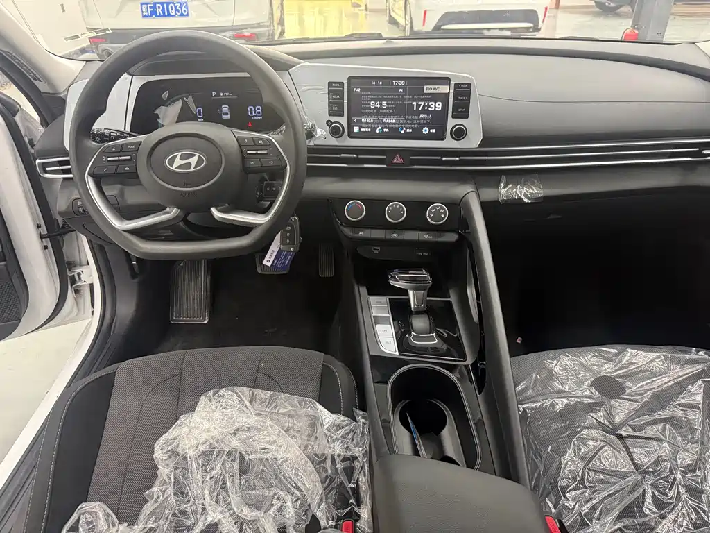 Hyundai Elantra — фото 14