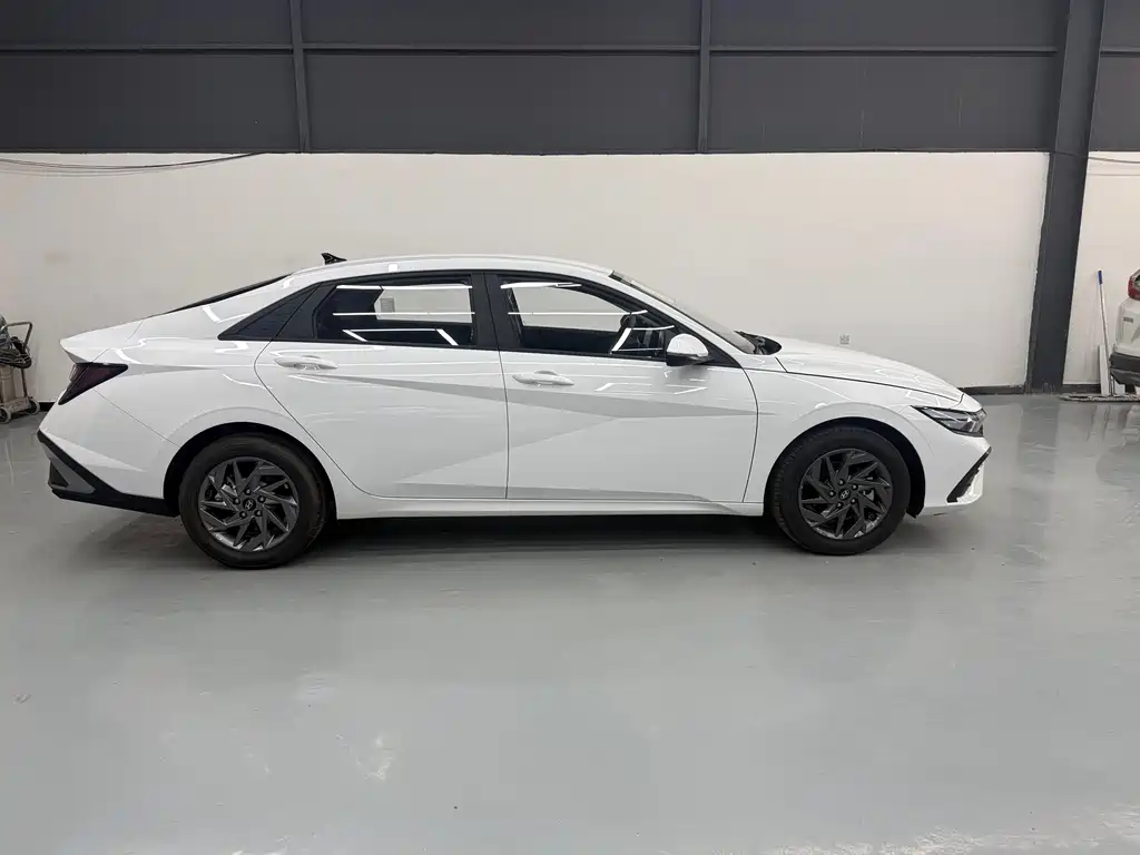 Hyundai Elantra — фото 4