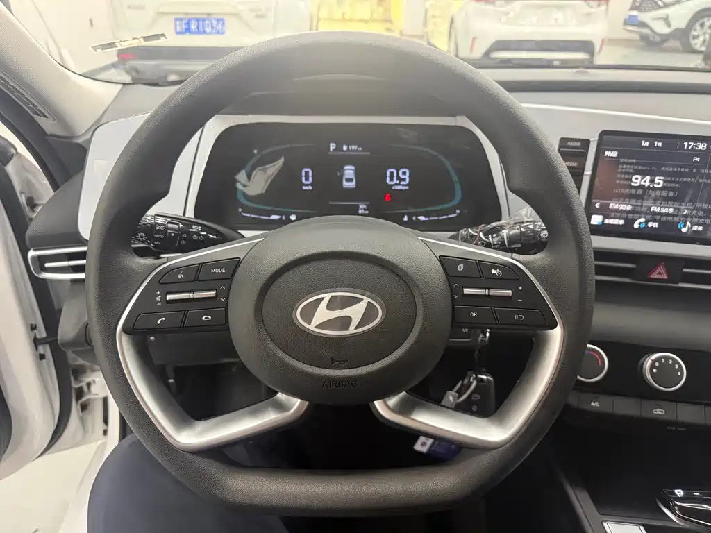 Hyundai Elantra — фото 10
