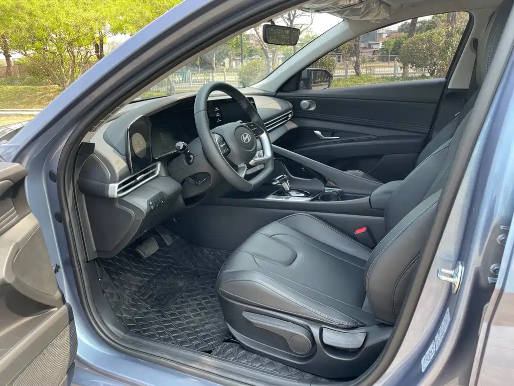 Hyundai Elantra — фото 13