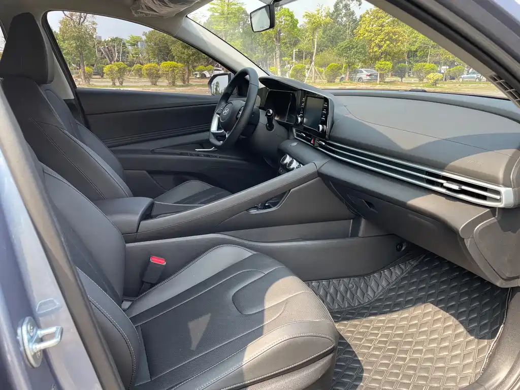 Hyundai Elantra — фото 18