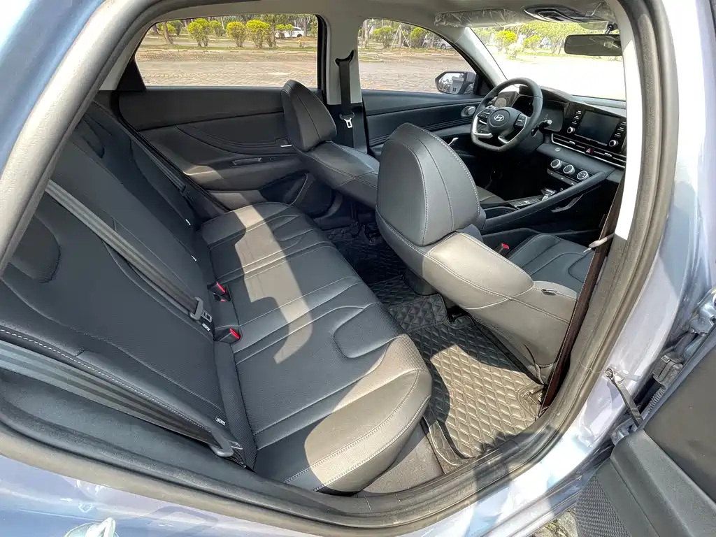 Hyundai Elantra — фото 23