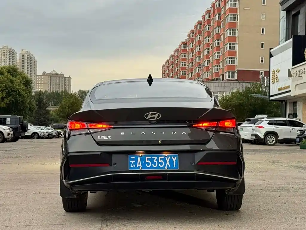 Hyundai Elantra — фото 14