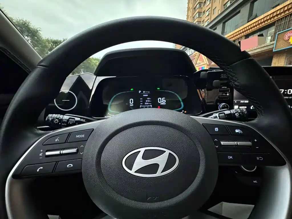 Hyundai Elantra — фото 4