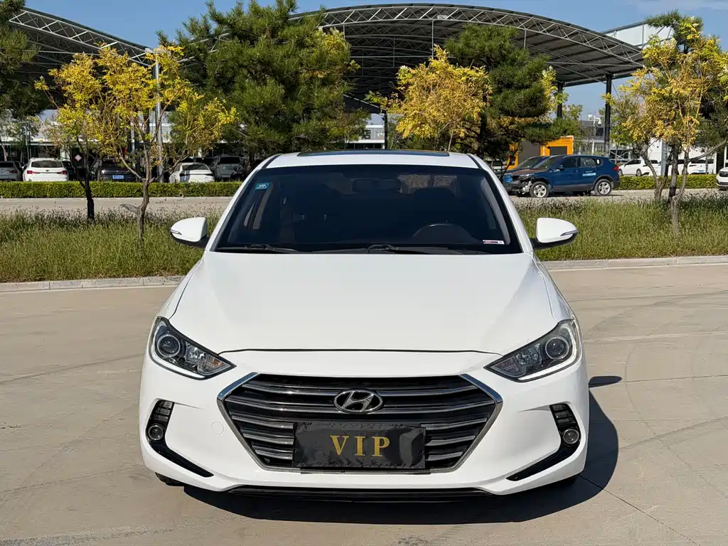 Hyundai Elantra — фото 2