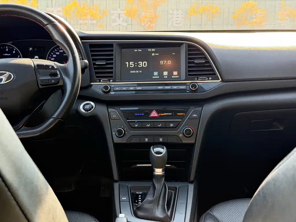 Hyundai Elantra — фото 13