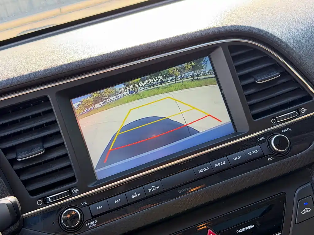 Hyundai Elantra — фото 14