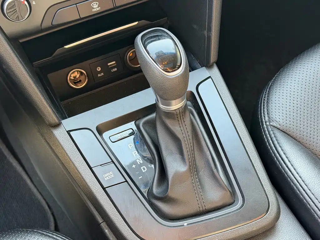 Hyundai Elantra — фото 15