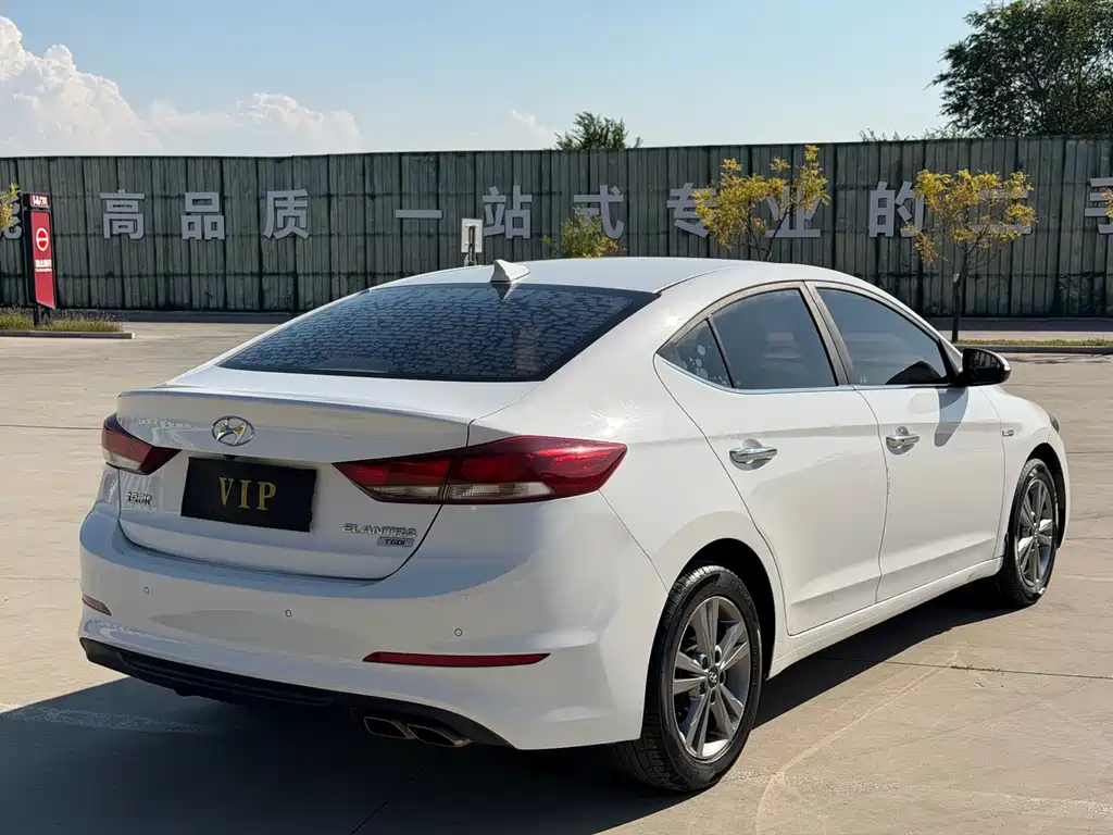 Hyundai Elantra — фото 24