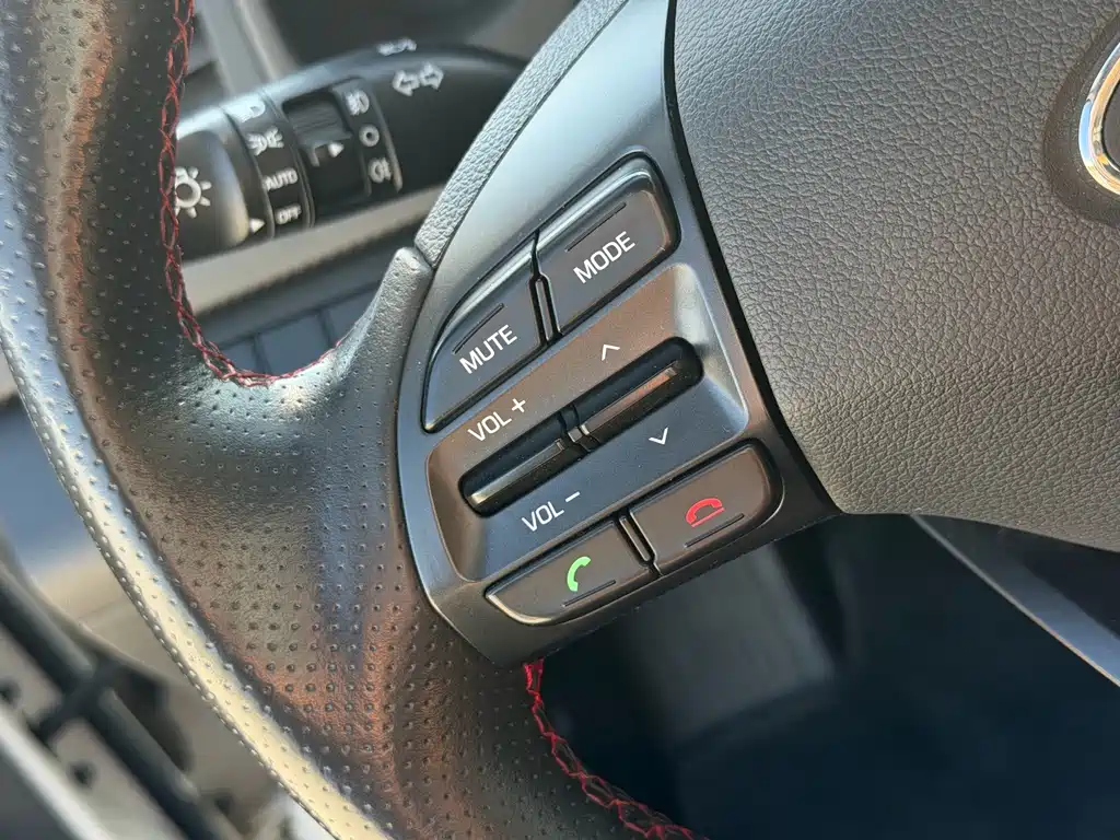 Hyundai Elantra — фото 10