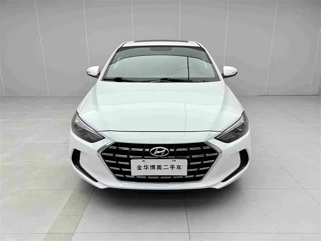 Hyundai Elantra — фото 2