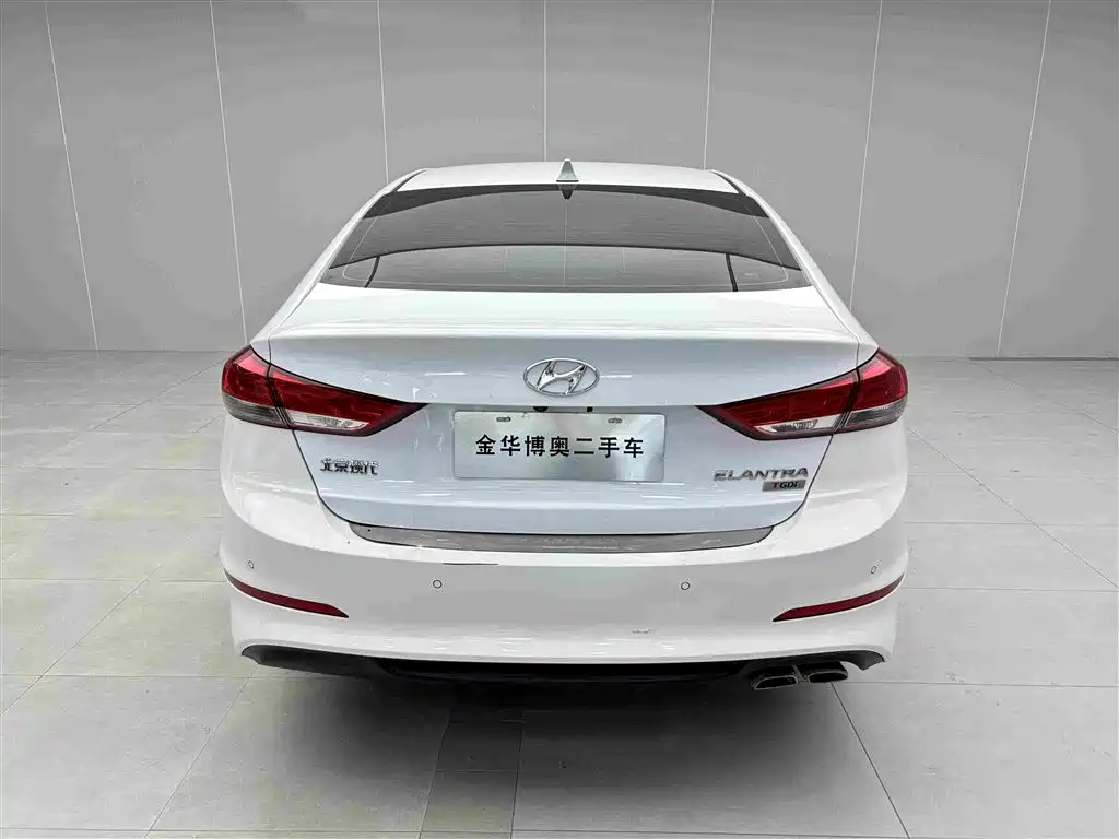 Hyundai Elantra — фото 5
