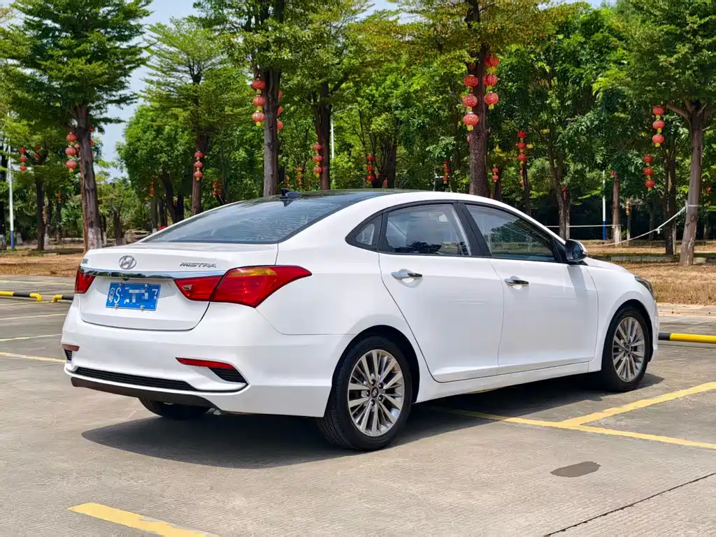 Hyundai Mistra — фото 10