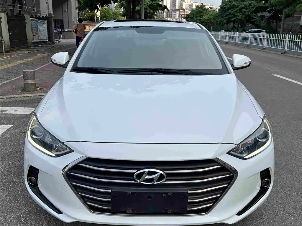 Hyundai Elantra — фото 15