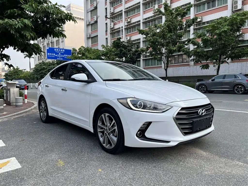 Hyundai Elantra — фото 6