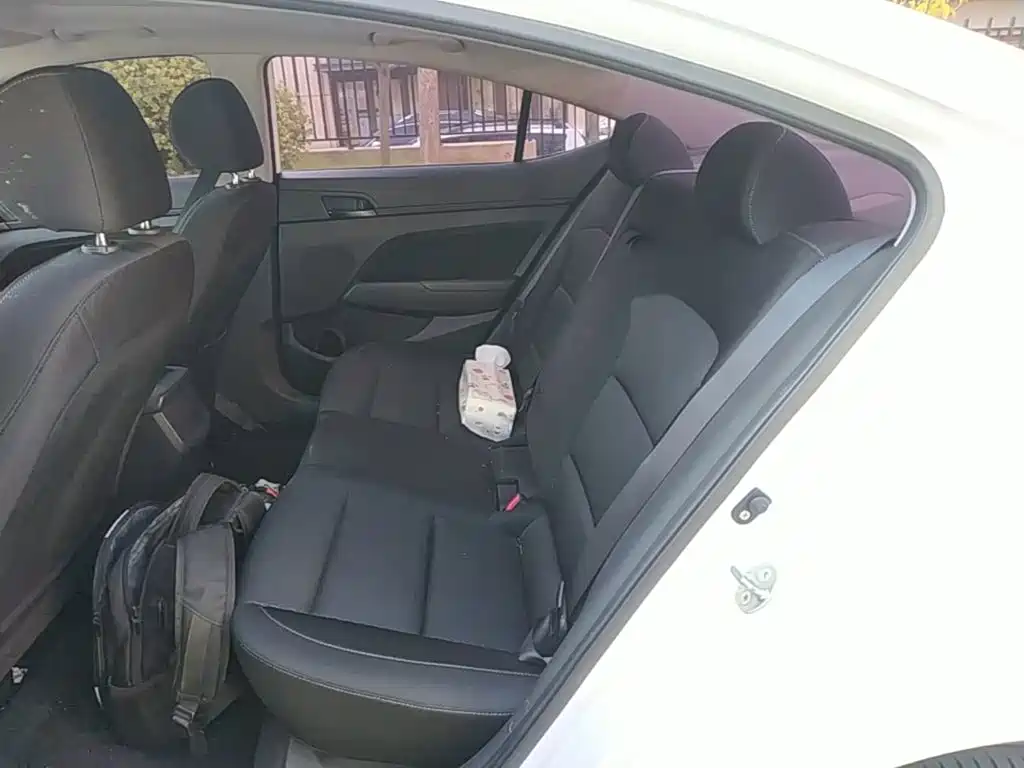 Hyundai Elantra — фото 17