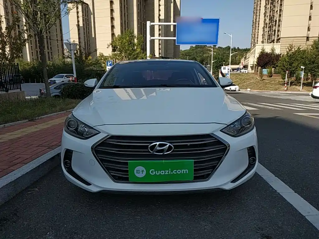Hyundai Elantra — фото 3