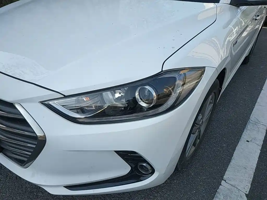 Hyundai Elantra — фото 24