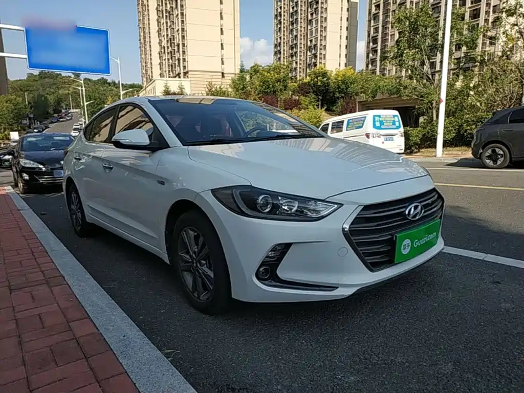 Hyundai Elantra — фото 4
