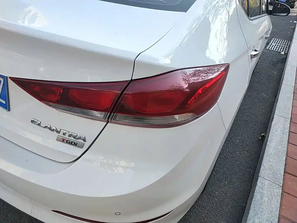 Hyundai Elantra — фото 8
