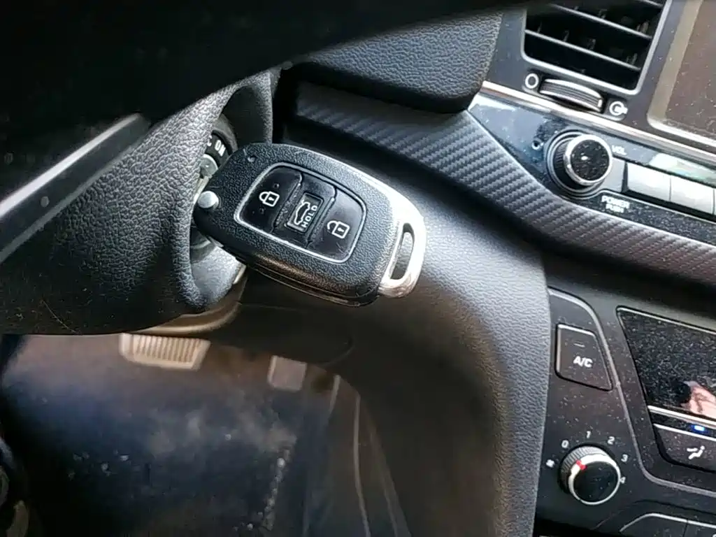 Hyundai Elantra — фото 9