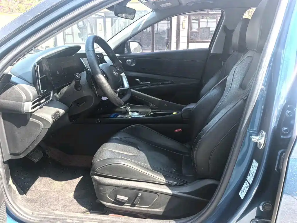 Hyundai Elantra — фото 4