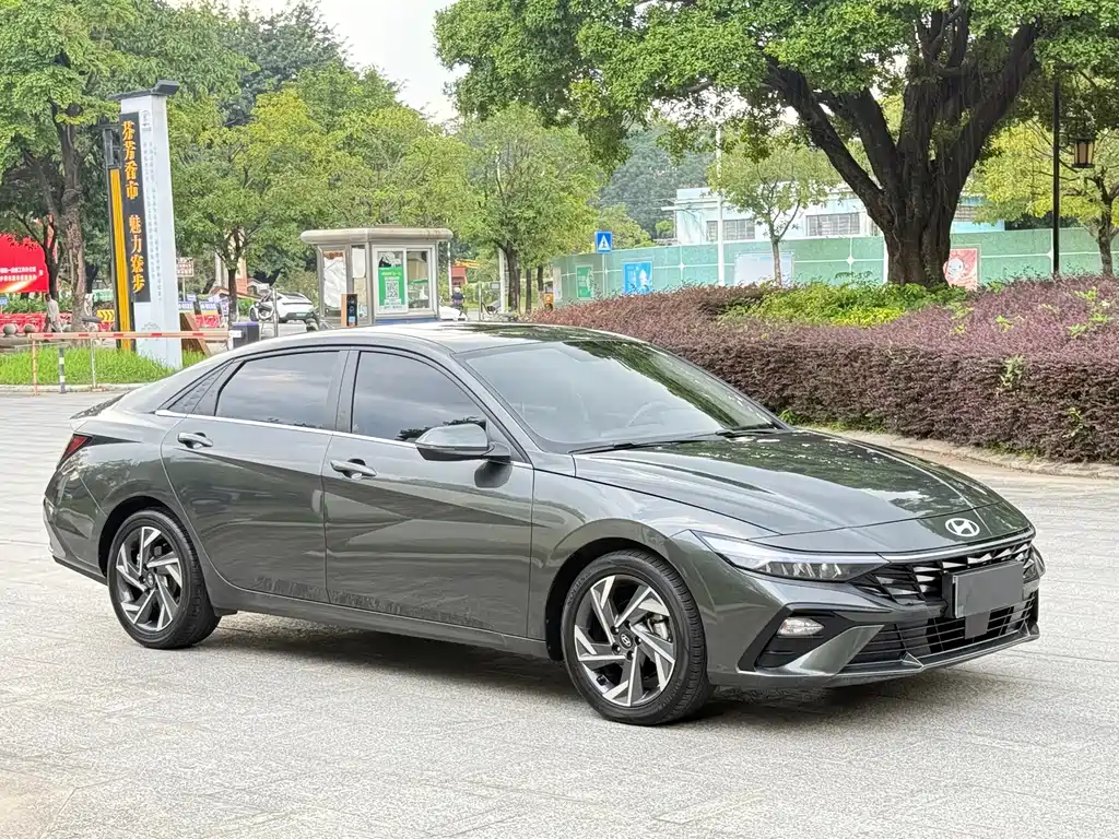Hyundai Elantra — фото 3