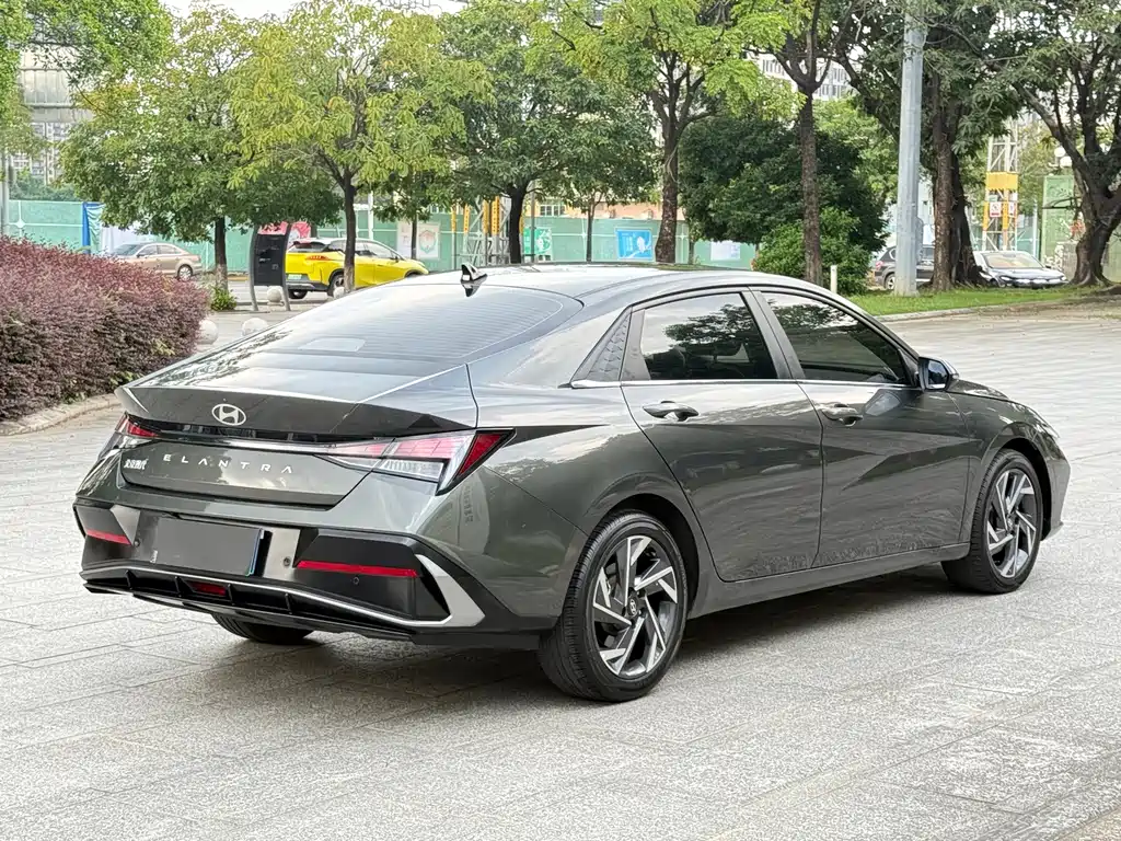 Hyundai Elantra — фото 4
