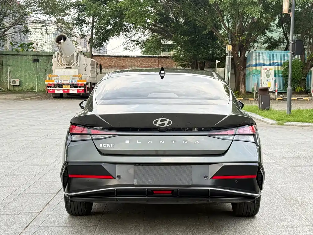 Hyundai Elantra — фото 5
