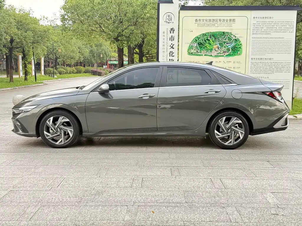 Hyundai Elantra — фото 7