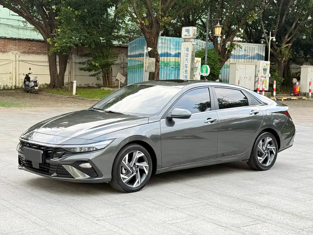 Hyundai Elantra — фото 8