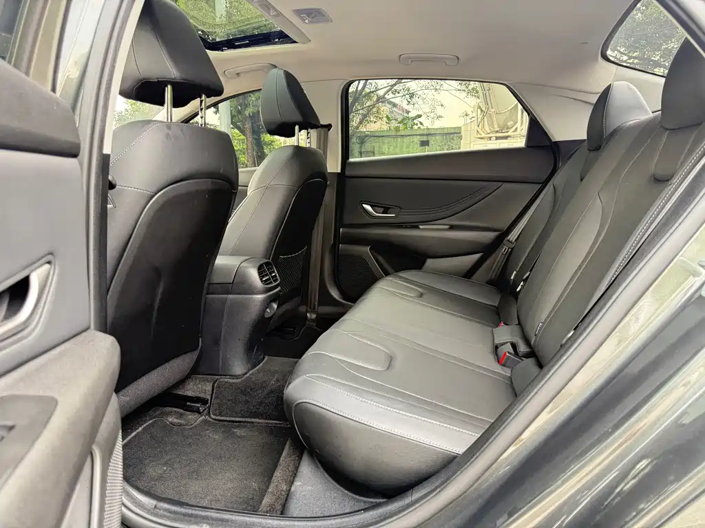 Hyundai Elantra — фото 10