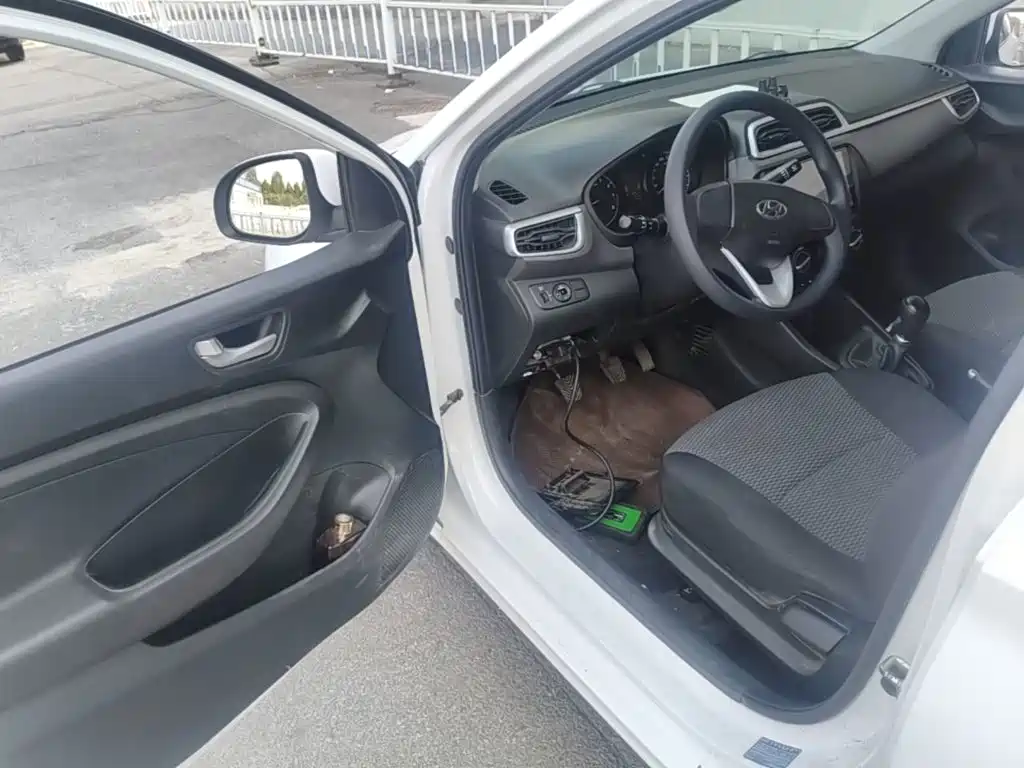 Hyundai Verna — фото 16