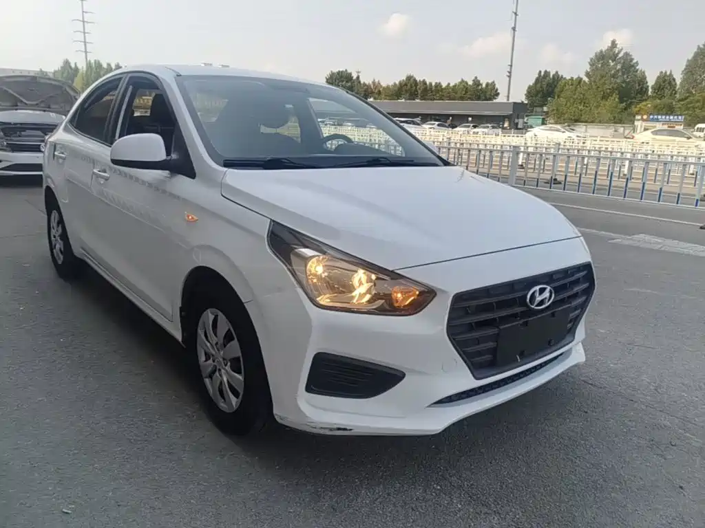 Hyundai Verna — фото 4