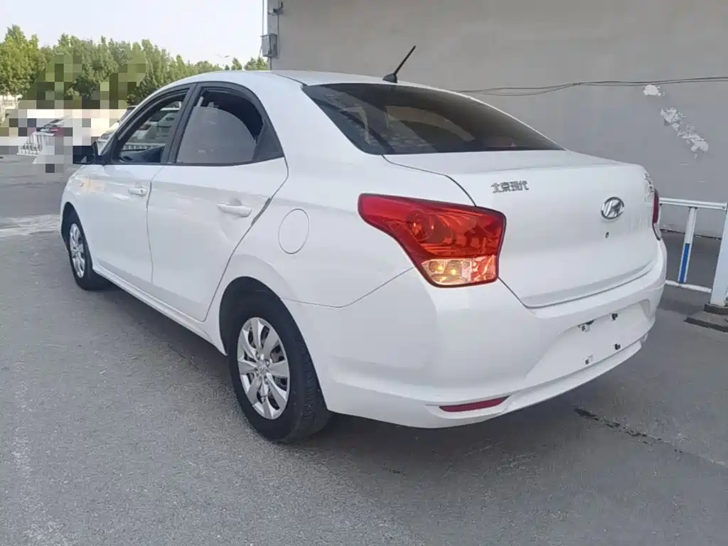 Hyundai Verna — фото 5