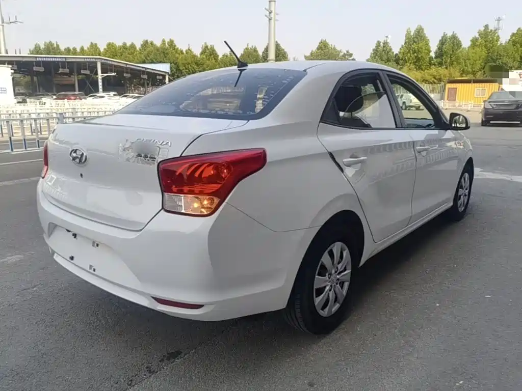 Hyundai Verna — фото 7