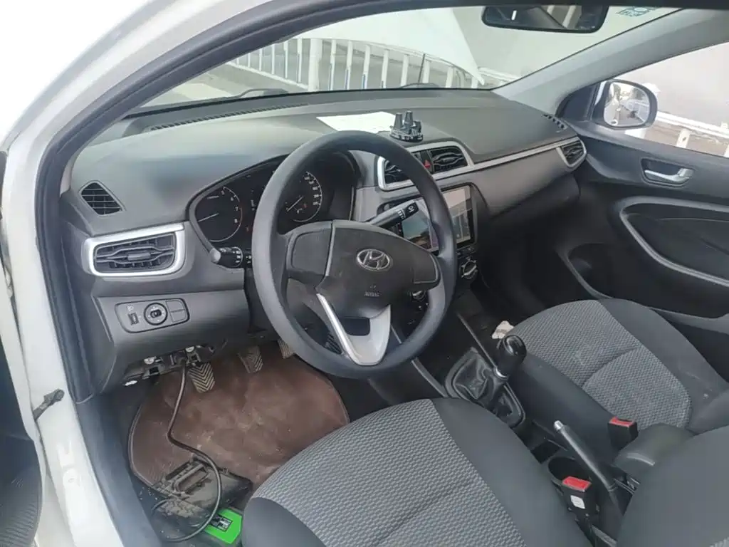 Hyundai Verna — фото 10