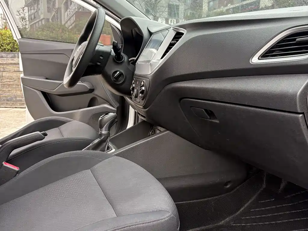 Hyundai Verna — фото 15