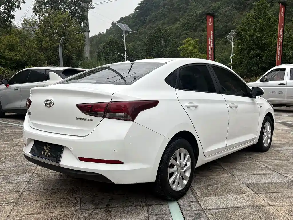 Hyundai Verna — фото 9