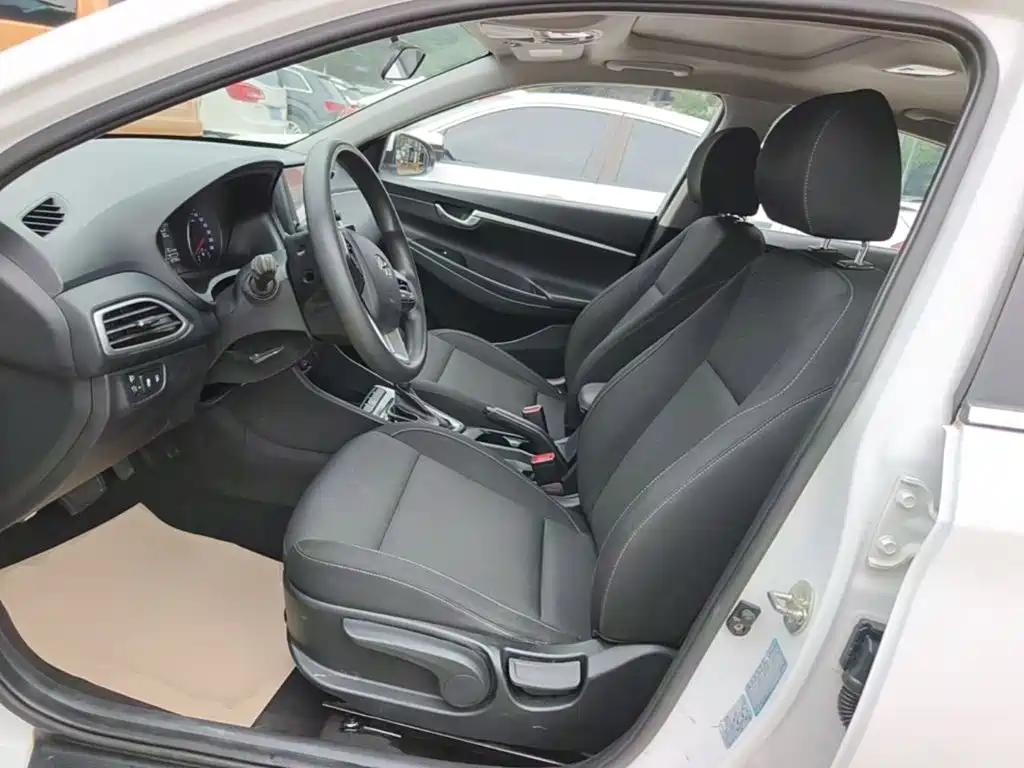 Hyundai Elantra — фото 15
