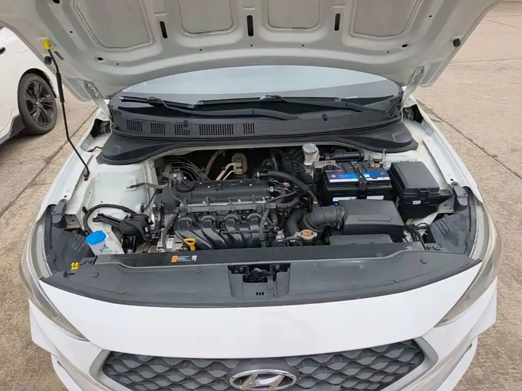 Hyundai Elantra — фото 20