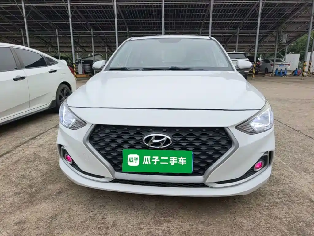 Hyundai Elantra — фото 3
