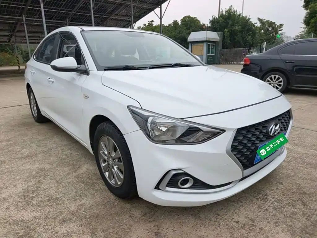 Hyundai Elantra — фото 4