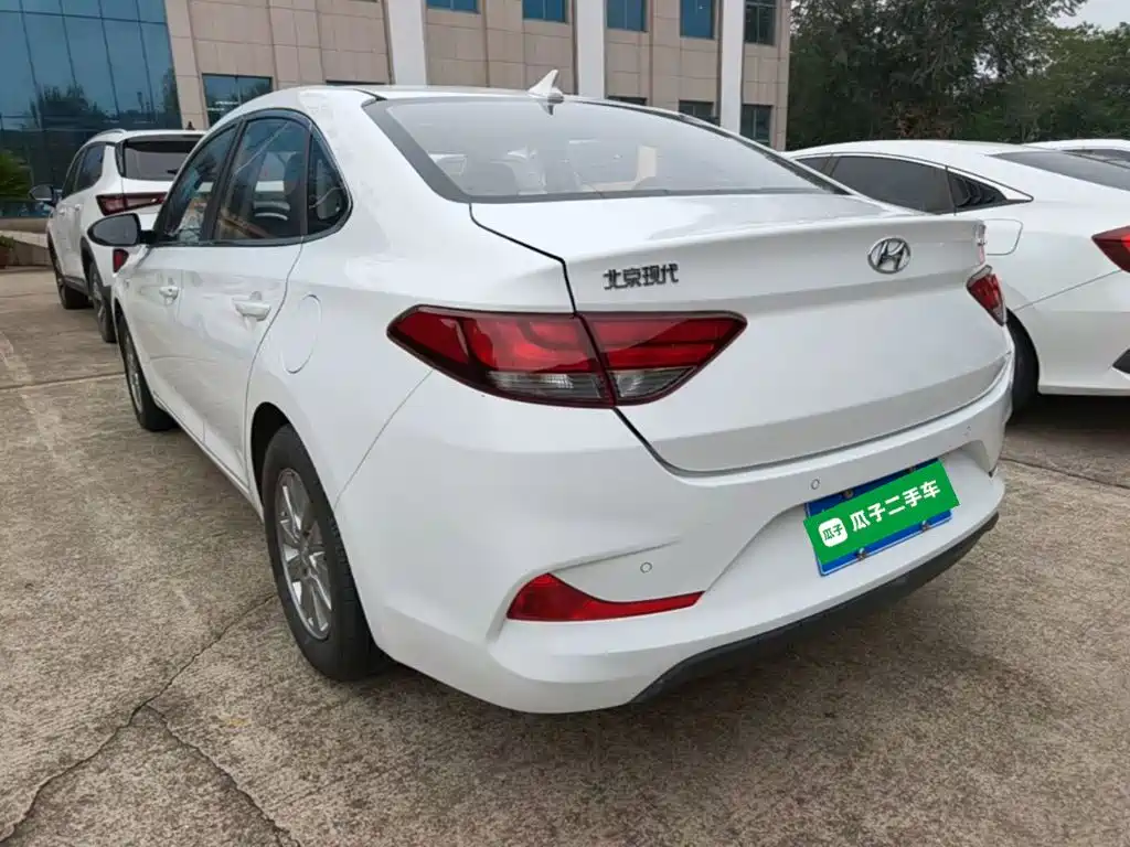 Hyundai Elantra — фото 5
