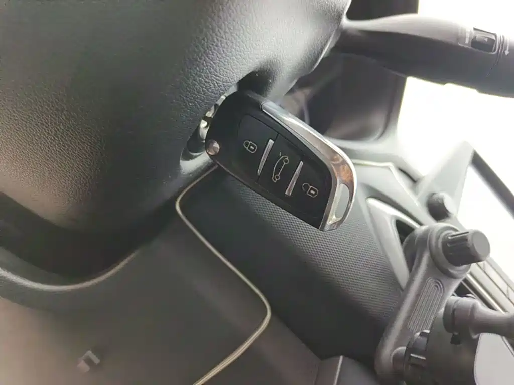 Hyundai Elantra — фото 9