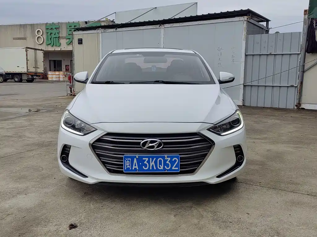 Hyundai Elantra — фото 2