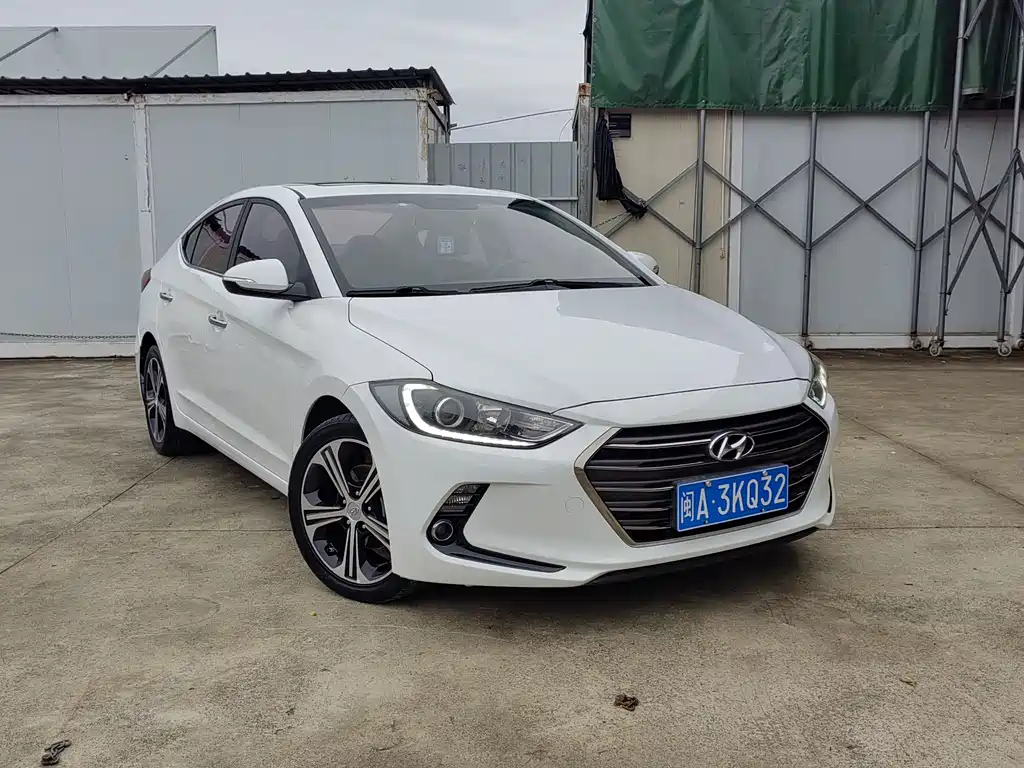Hyundai Elantra — фото 3