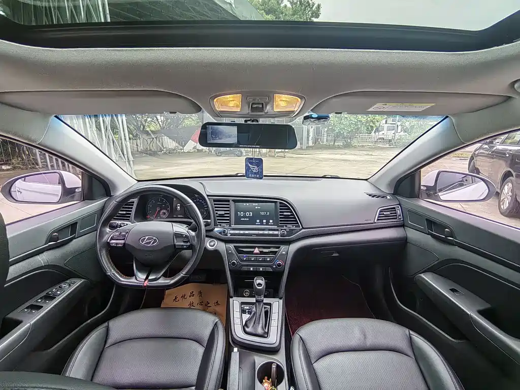 Hyundai Elantra — фото 4