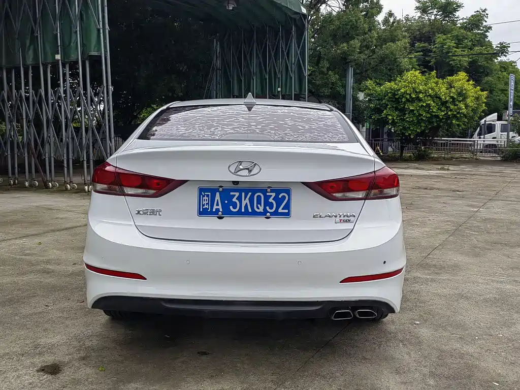Hyundai Elantra — фото 8