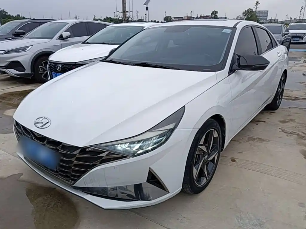 Hyundai Elantra — фото 2